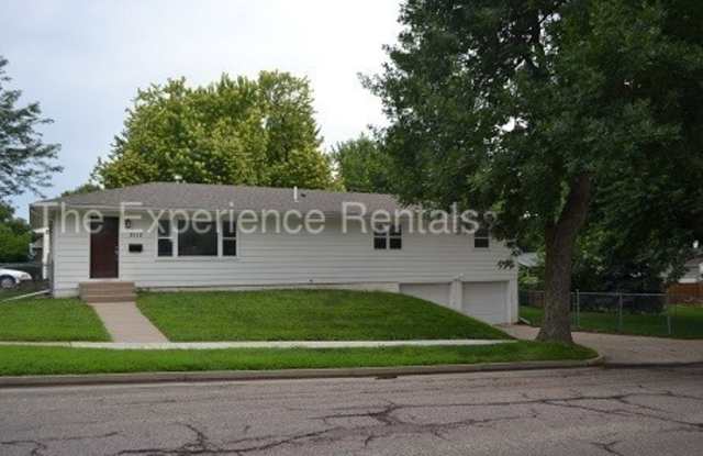 2112 West 31st Street - 2112 West 31st Street, Sioux Falls, SD 57105