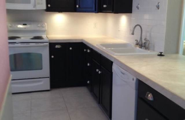 ALL Appliances Included!!! Gorgeous 2 Bedroom 1.5 Bathroom Townhouse w/ Swimming Pool on site!! photos photos