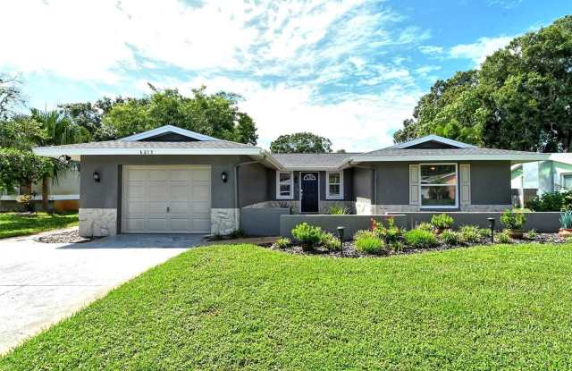 6213 34TH AVENUE W - 6213 34th Avenue West, Bradenton, FL 34209