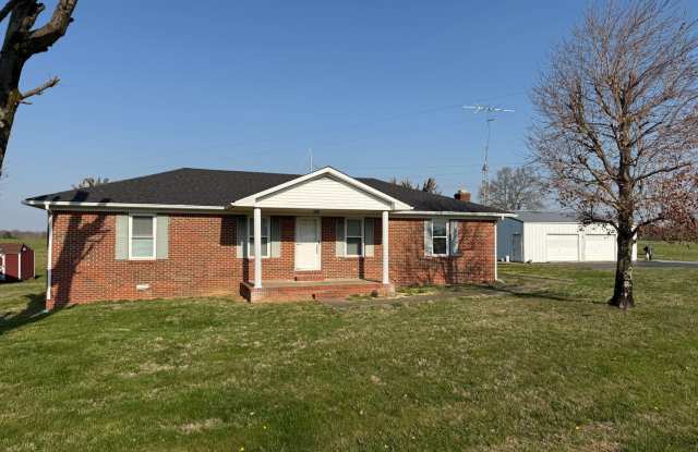 3 Bed/2 Bad House with detached 2 car garage/shop Gallery 1