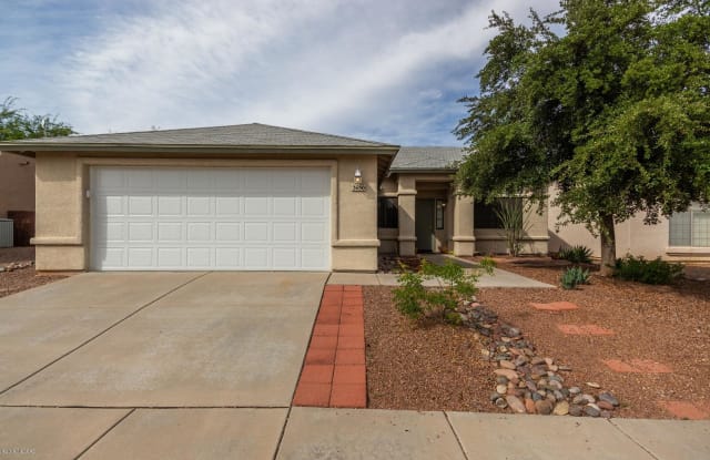 2650 W Camino De Las Grutas - 2650 West Camino De Las Grutas, Casas Adobes, AZ 85742