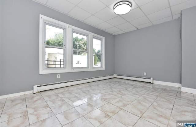 72 Newark Avenue Gallery 4