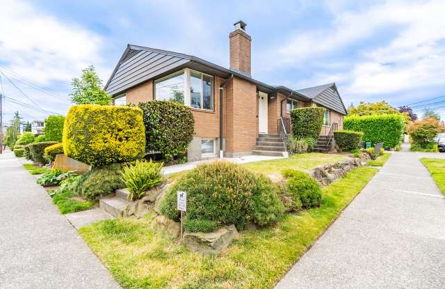 Charming Ballard One Bedroom Plus Den *OCTOBER BASE RENT FREE* Gallery 3