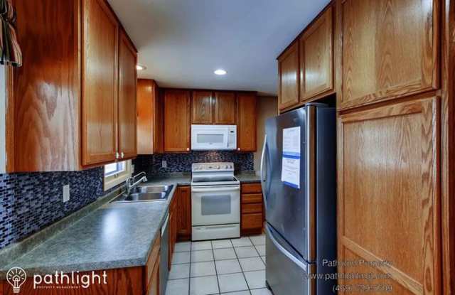 125 Ash Street East Gallery 4