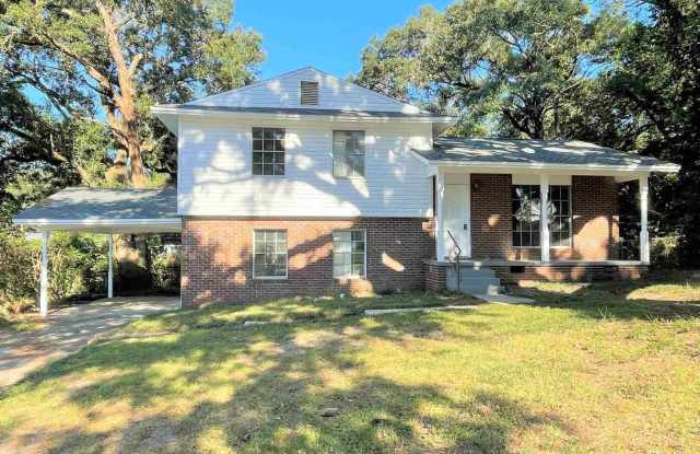 6102 Fairview Dr - 6102 Fairview Drive, Brent, FL 32505