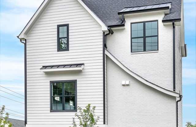 Stunning 4-bedroom, 3.5-bathroom home photos photos