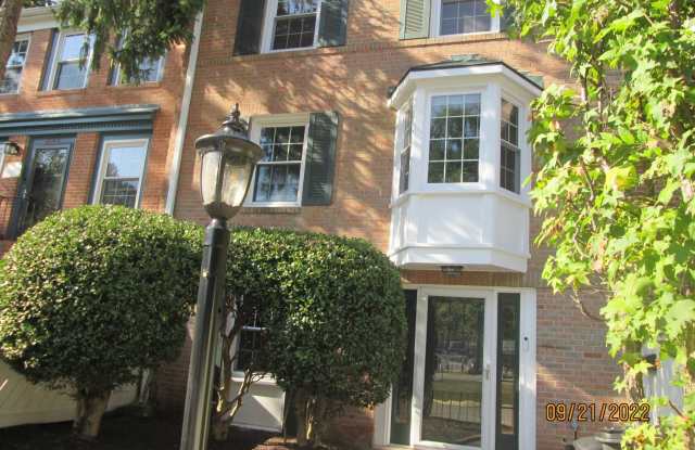 4518 SQUIREDALE Square - 4518 Squiredale Square, Fairfax County, VA 22309