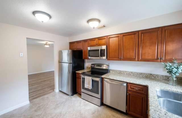 Charming & Bright Downtown Living in Lake Davis / Lake Cherokee! photos photos