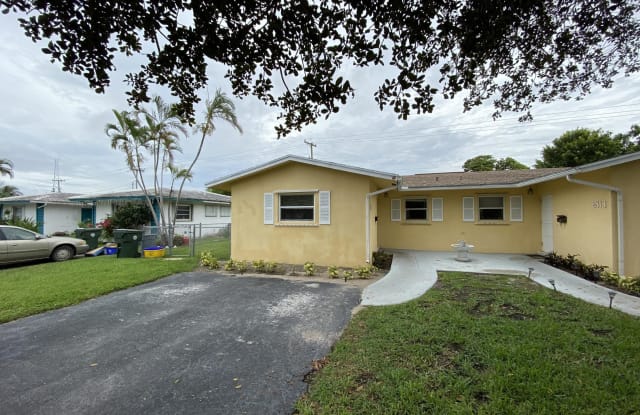 2811 NE 2nd Avenue - 2811 Northeast 2nd Avenue, Boca Raton, FL 33431