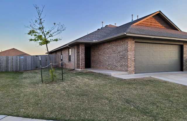 Gorgeous HOME - 3 Bedroom / 2 Bathroom Duplex ***Mustang Schools!!!*** photos photos