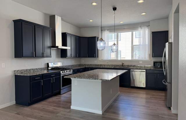 Beautiful Modern 3BD/4BA Townhome in the Heart of Superior! Gallery 3