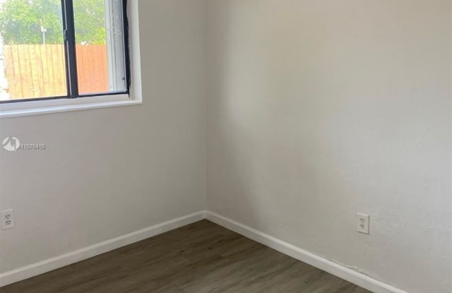 2600 NW 1st St - 2600 NW 1st St, Miami, FL 33125