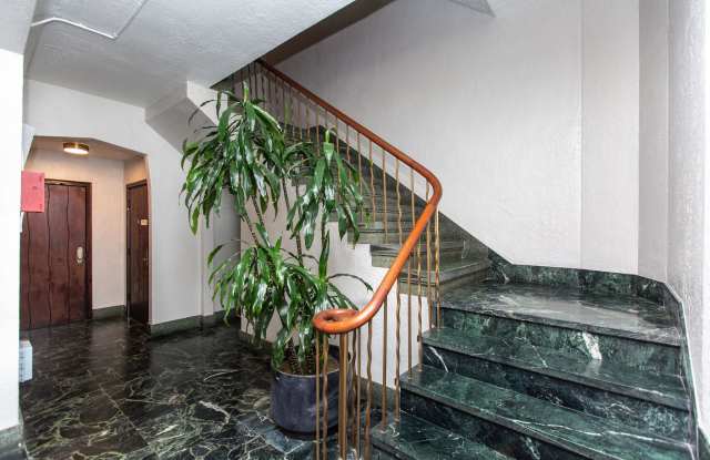 900 Broderick Gallery 3