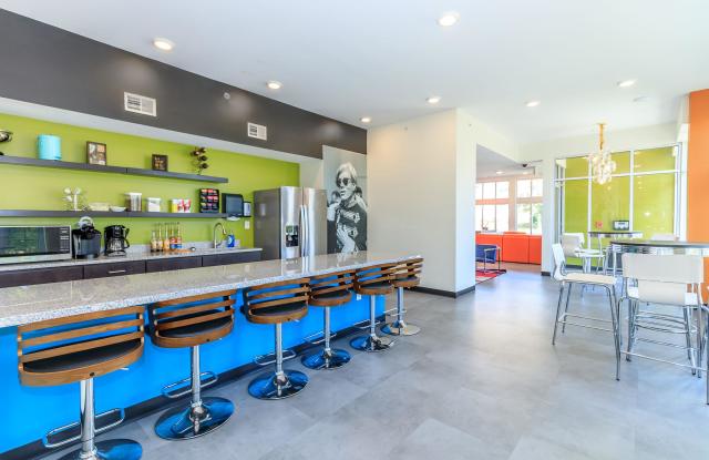 3 Square Apartments Gallery 2