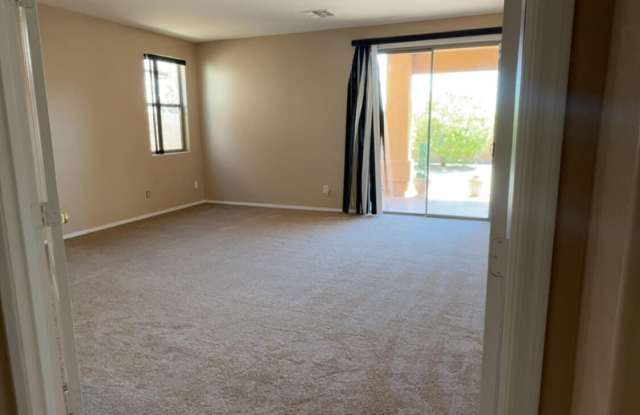 6037 S 30TH Drive Gallery 2