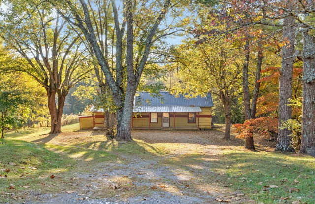 1124 Palmyra Road Home For Rent on over 4 acres! - 1124 Palmyra Road, Montgomery County, TN 37040