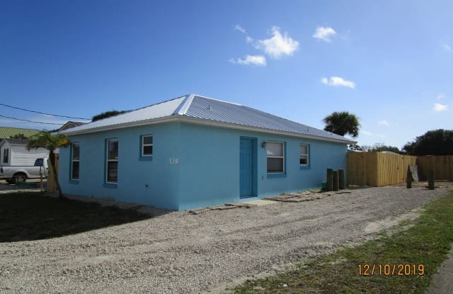 139 Randle Ave - 139 Randle Avenue, Oak Hill, FL 32759
