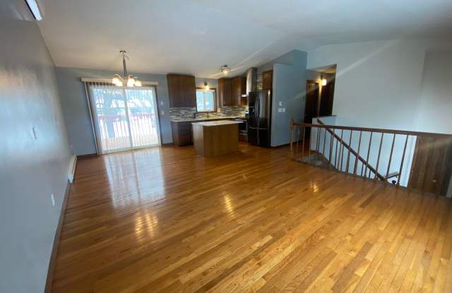 GREAT LOCATION - Spacious 4 bedroom/2 bath - PETS WELCOME photos photos