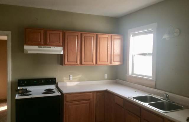 beautiful 4 bedroom house - 57 Summit Street, Newark, OH 43055