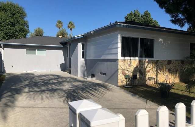 7419 Zelzah Avenue Gallery 2