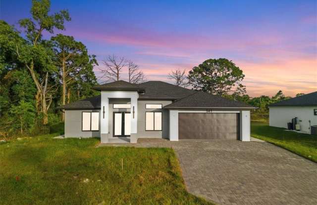 541 Chalet Avenue S photos photos