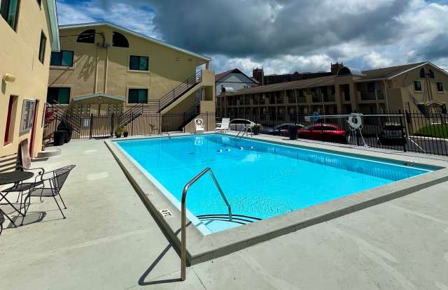 1/1 PARTLY FURNISHED CONDO UNIT AVAILABLE FALL 2026 Gallery 4