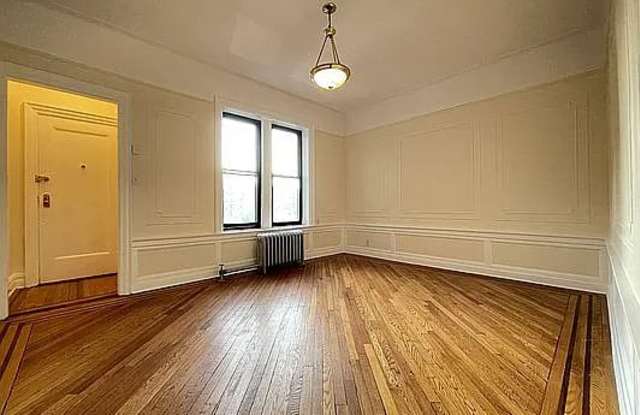 2049 E 17th St Apt D4 Gallery 1
