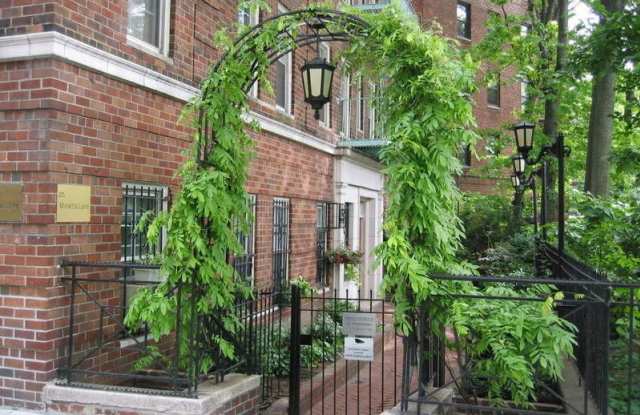25 Minetta Lane Gallery 3