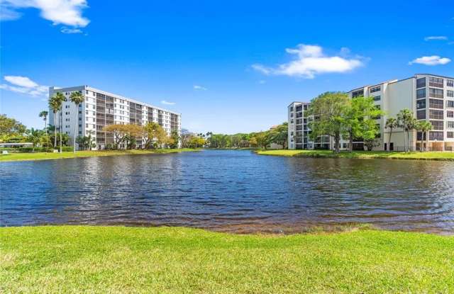 2232 N Cypress Bend Drive photos photos