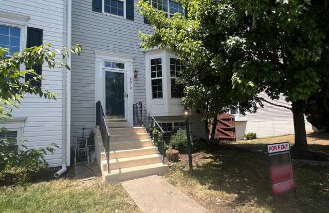 8612 DIVER Court - 8612 Diver Court, Linton Hall, VA 20136