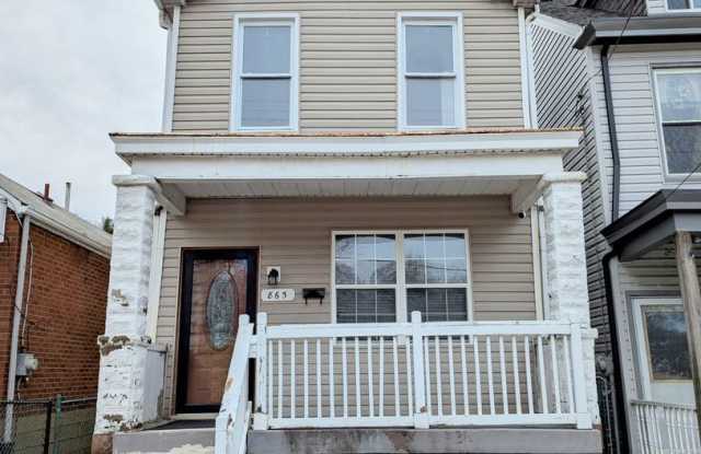 Spacious 4 Bedroom 2 Full Bathroom Home (Perry South) photos photos