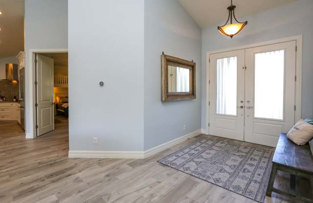 ***STUNNING POOL HOME***4BEDS / 4BATHS***GOLDEN SHORES***FURNISHED SEASONAL RENTAL*** Gallery 4
