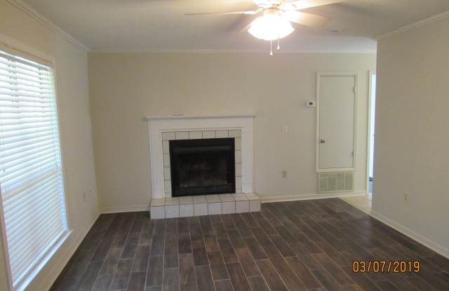 207 W Pinoak Ct Gallery 4