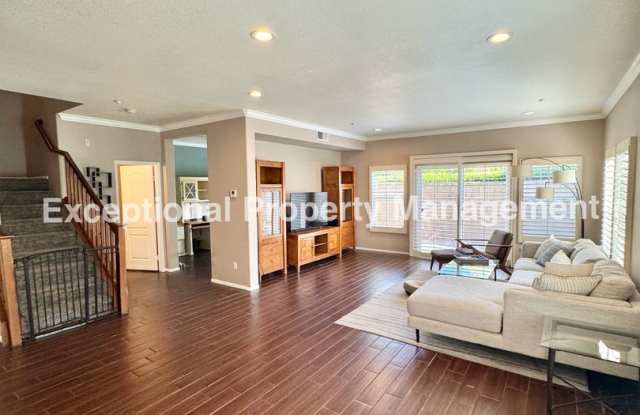 Ready to move in 3 bedroom 3 bath home Gallery 3