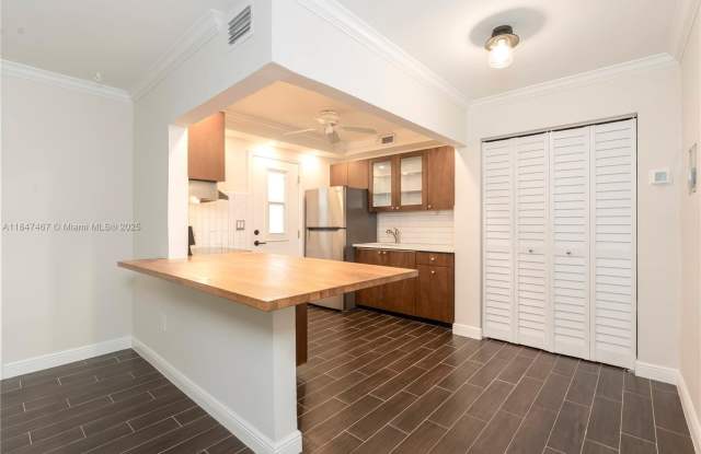 3240 Mary St photos photos