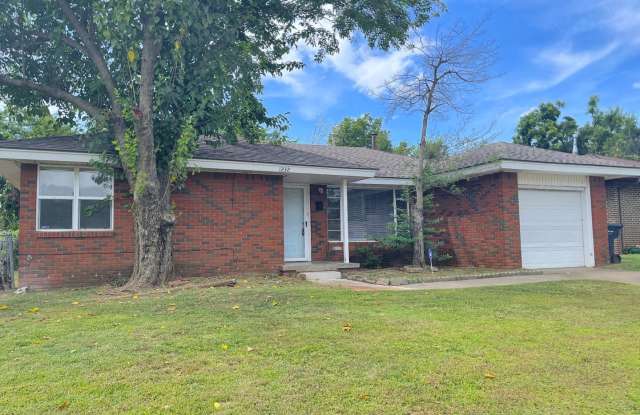 Cozy  Convenient Living in NE OKC with this 2-bedroom Home! photos photos