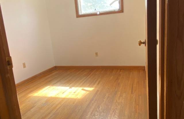 Cozy 2 bed, 1 bath House for Rent photos photos