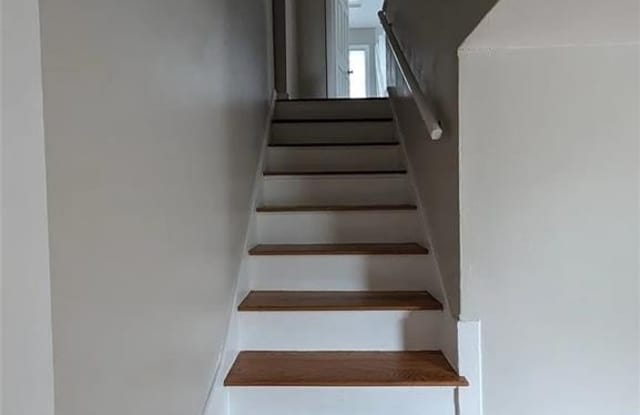 45 New Lexington Road Gallery 2