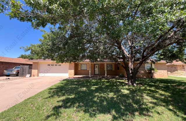 Pet Friendly! Spacious 4 Bedroom 2.5 Bathroom Home- Small pets welcomed! photos photos