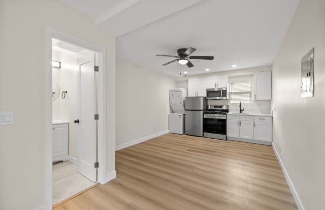 4444 Wilson Avenue - 103 Gallery 4
