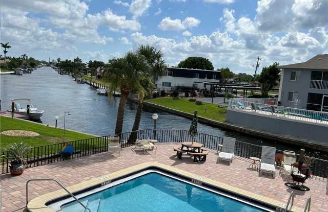 4719 Santa Barbara Boulevard unit: 4 - 4719 Santa Barbara Boulevard, Cape Coral, FL 33914