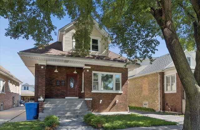 4928 W Eddy Street Gallery 2