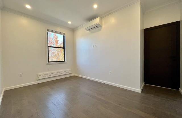47-14 DITMARS Boulevard Gallery 4