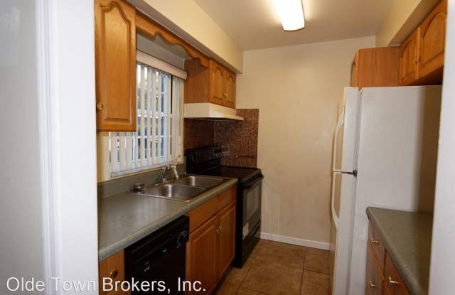 623 B E Amelia St. Gallery 4