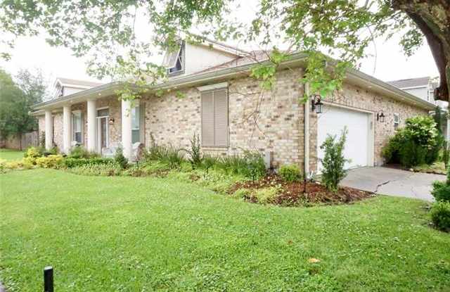 12 WOODLAKE Drive Gallery 3