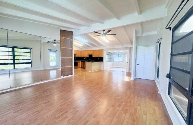 4 Bedroom, 2 Bathroom Single Family Home in Enchanted Lake w/PV Panels! Gallery 3