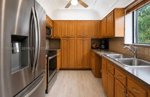 9606 SW 1st Ct Gallery 2