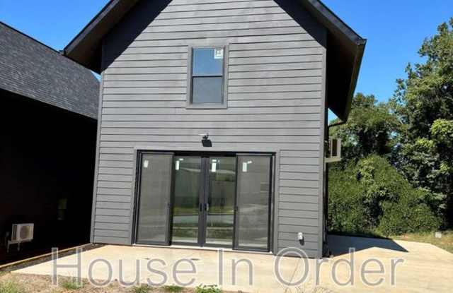 211 Cowan St Gallery 1