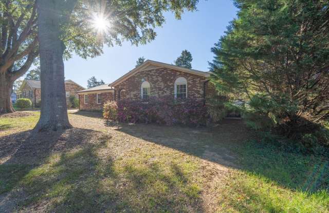 LIVE WHERE CONVENIENCE MEETS COMFORT — 504 CARSON ROAD, GASTONIA! 3BR/2BA, 1,436 sq ft Gallery 3