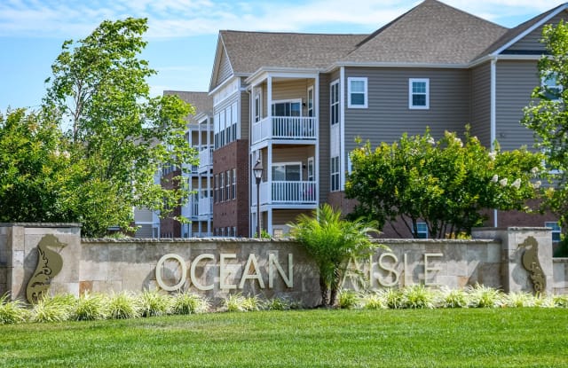 Ocean Aisle Luxury Apartment Homes Gallery 2
